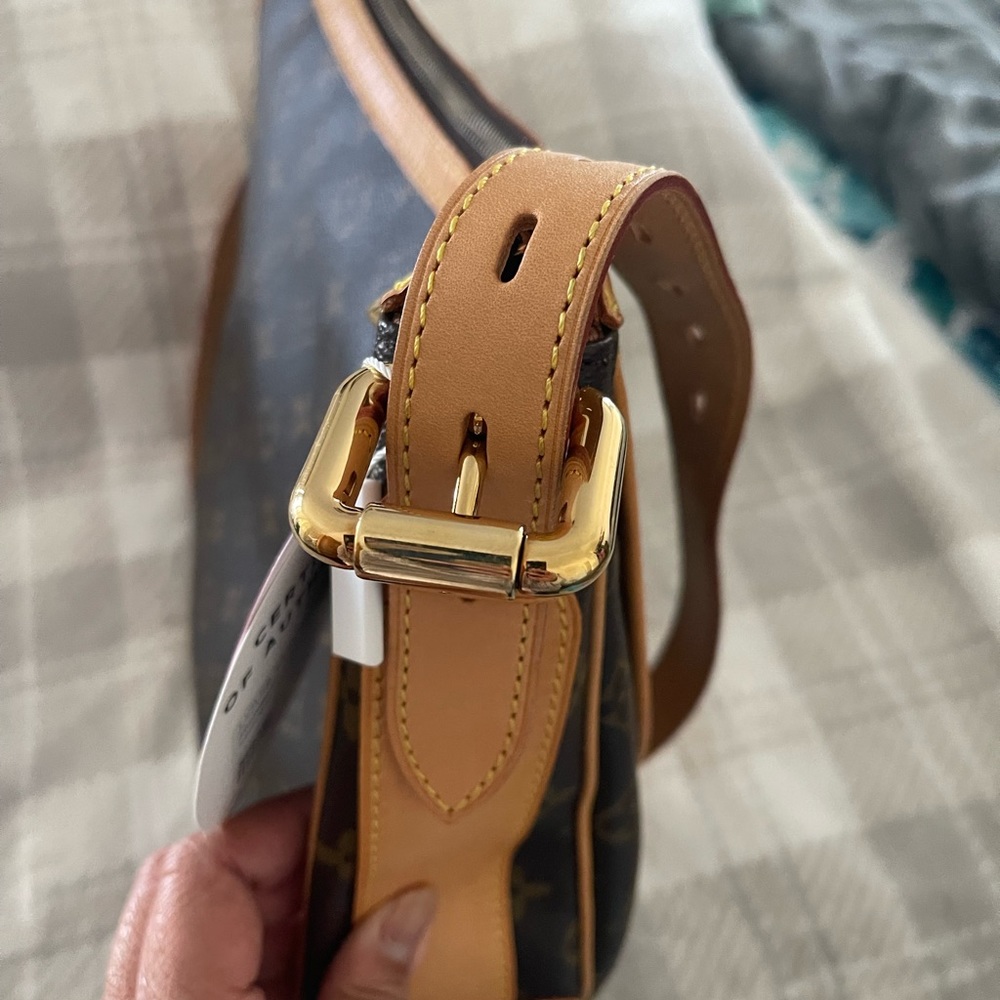 Authentic Louis Vuitton Tulum GM - Picture 4 of 7